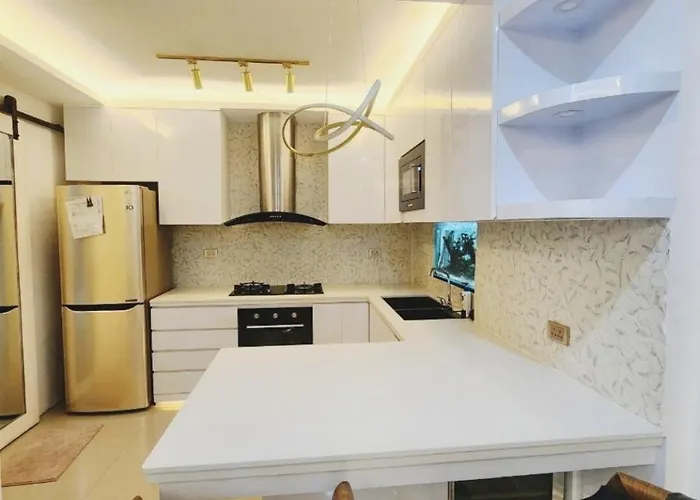 Movie Screen& 4rooms Private House Near J Park Cebu