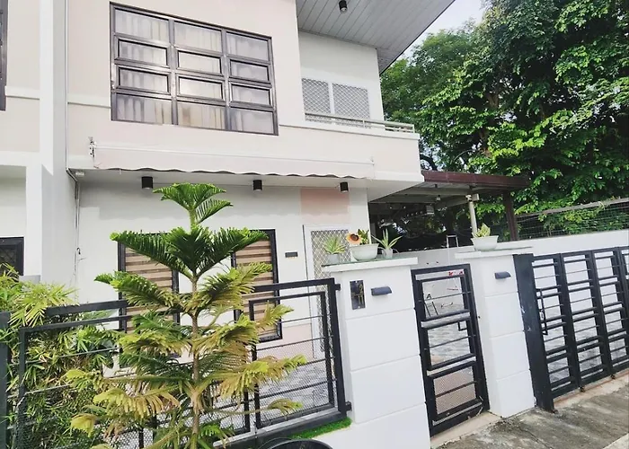 Casa vacanze Movie Screen& 4rooms Private House Near J Park Cebu