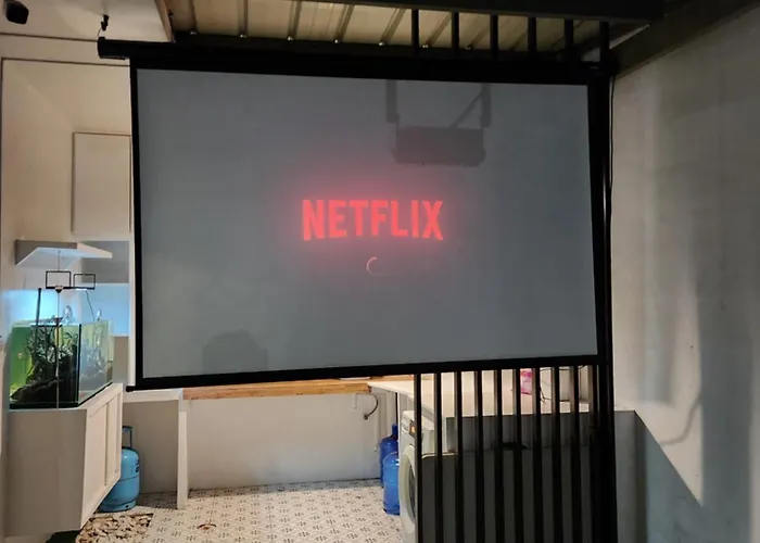 Movie Screen& 4rooms Private House Near J Park Cebu