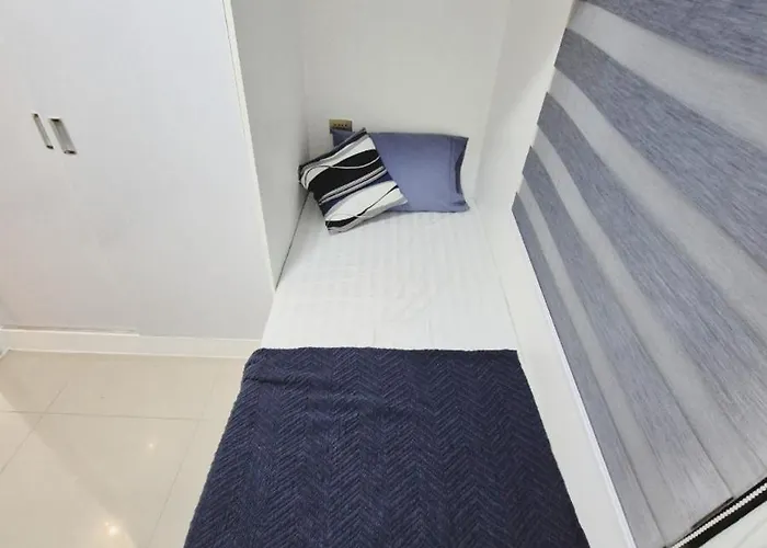 Movie Screen& 4rooms Private House Near J Park